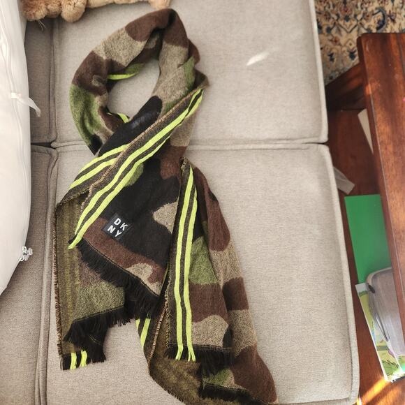 DKNY Oversized Camo Neon Green Scarf - Picture 1 of 3